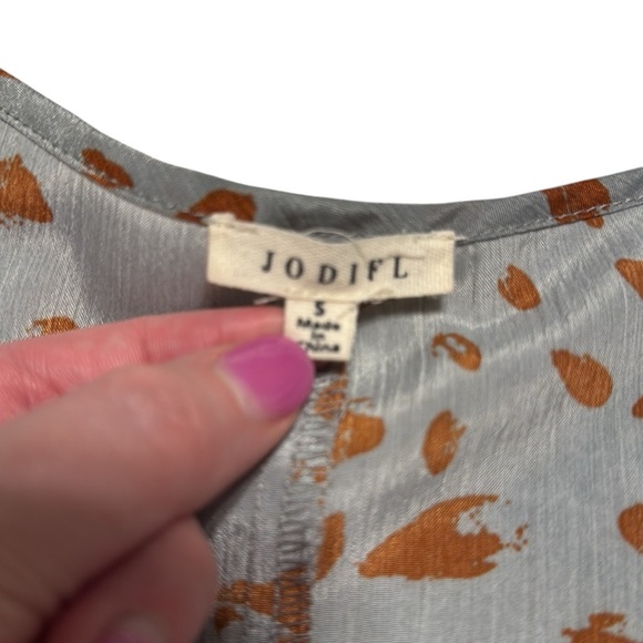 JODIFL sleek metallic oversized top size small - Picture 7 of 8